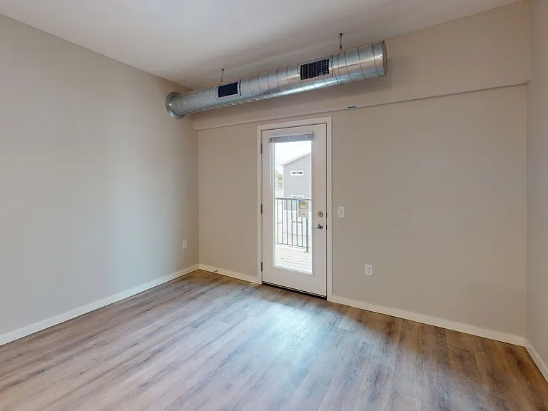 South Pointe Apartments — Photo 9