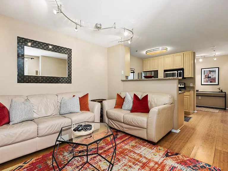 1970 Columbia St #417 — Photo 3