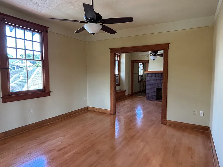 2225 Dante St — Photo 3