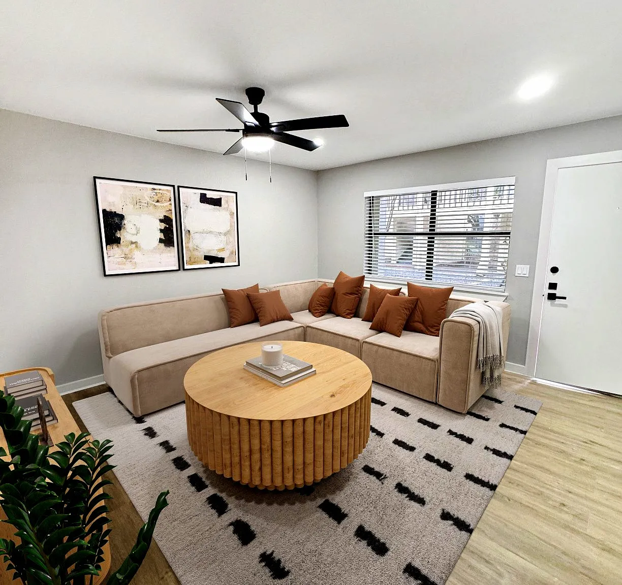 2 bed, 708 sqft, $1,695 — Photo 1
