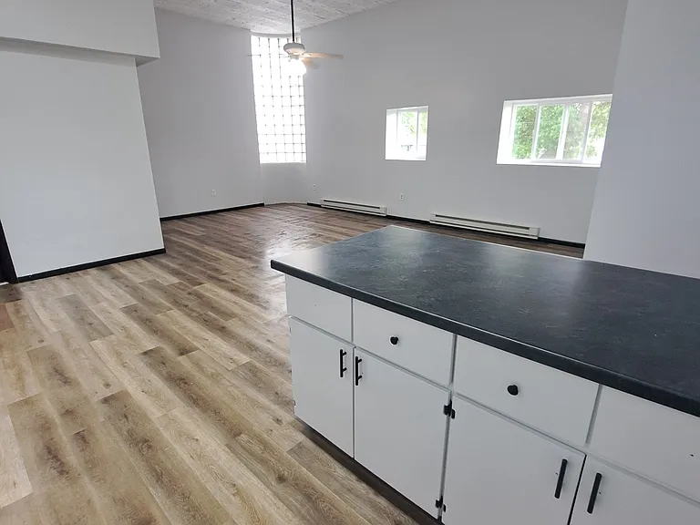 480 Park St E #1 — Photo 4