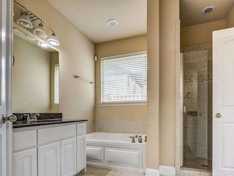 725 Rembrandt Ct — Photo 30