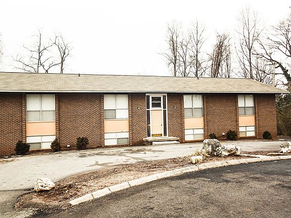 2nd image of 804 Flanders Ln