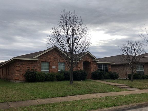 2nd image of 820 Horseshoe Ct