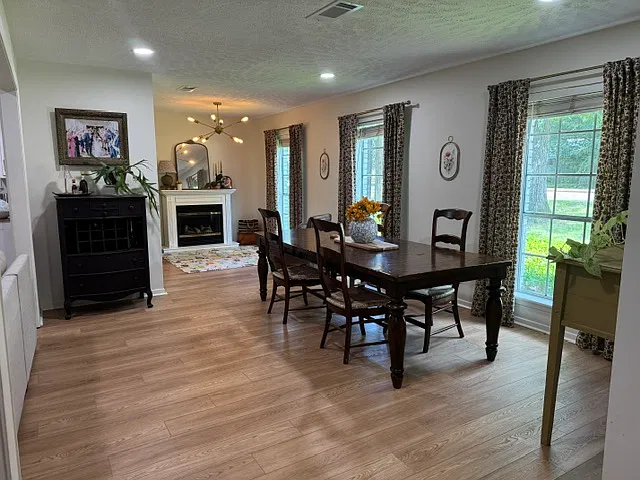 4 bed, 1985 sqft, $2,600 — Photo 4