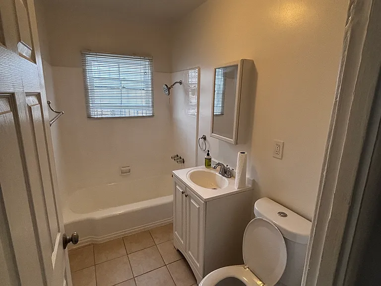 1850 S Curson Ave #1850 — Photo 5