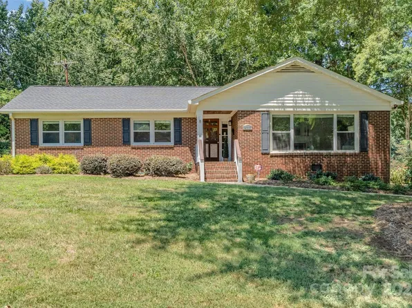 4712 Lamont Dr, Charlotte, NC 28210