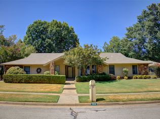 704 E Union Ct, Broken Arrow, OK 74011