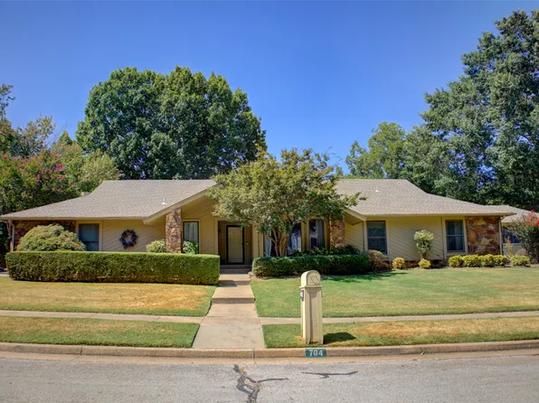 704 E Union Ct, Broken Arrow, OK 74011