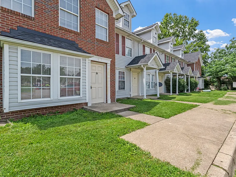 10401 Hillpark Dr — Photo 4
