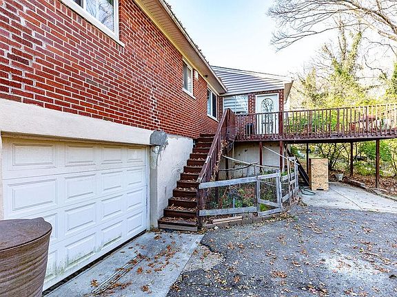 4th image of 2794 Westbrook Dr