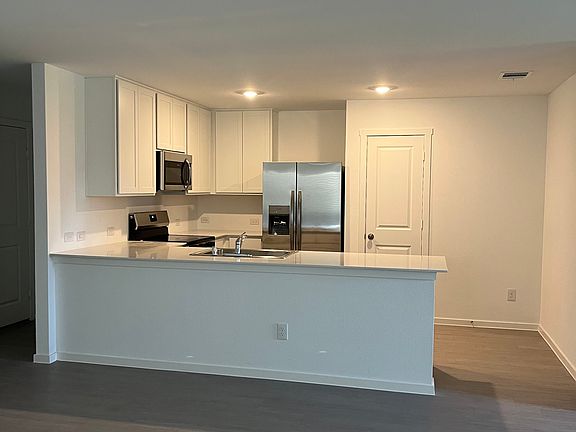 2nd image of 1305 Gratiot Dr