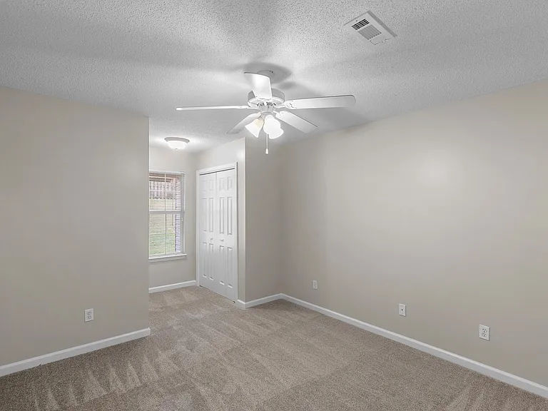 110 Creeke Ln — Photo 16