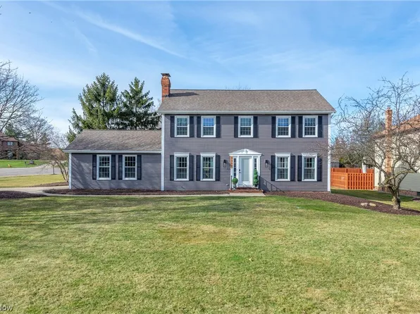 9842 Tamarack Trl, Brecksville, OH 44141