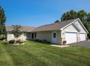 848 Greensview Ct NW, Hutchinson, MN 55350