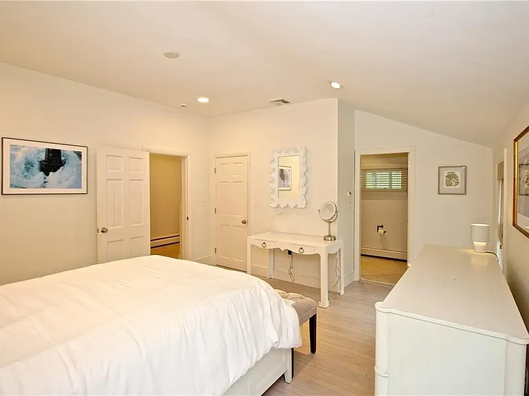 215 Coggeshall Ave — Photo 35