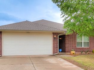 21776 Pioneer Cir, Edmond, OK 73012
