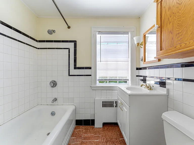 48 Acacia Ave — Photo 26
