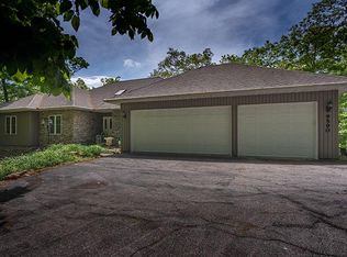 9590 Overlook Dr, Huntingburg, IN 47542