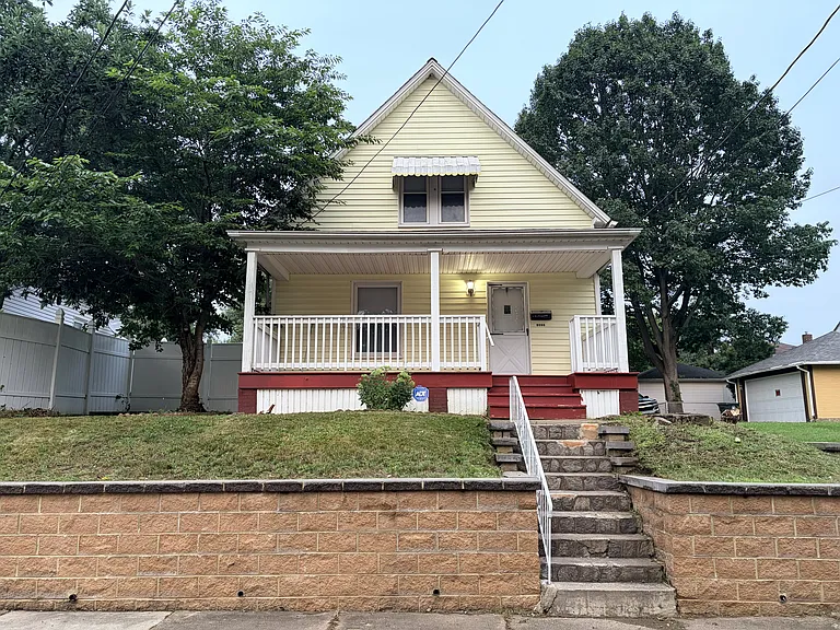 1412 Miami Ct NE — Photo 1