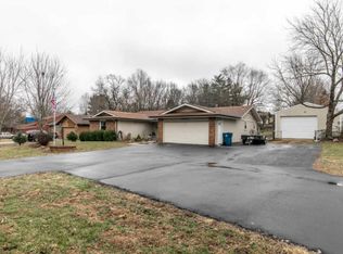 1564 E Carleton St, Springfield, MO 65804