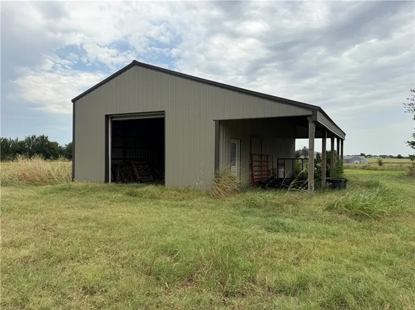 J M Summers Rd, Summers, AR 72769