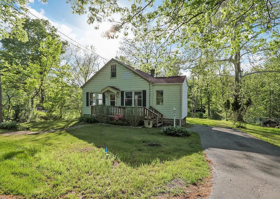1st image of 65 Greenwood Dr