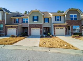 10043 Lynnberry Pl, Raleigh, NC 27617