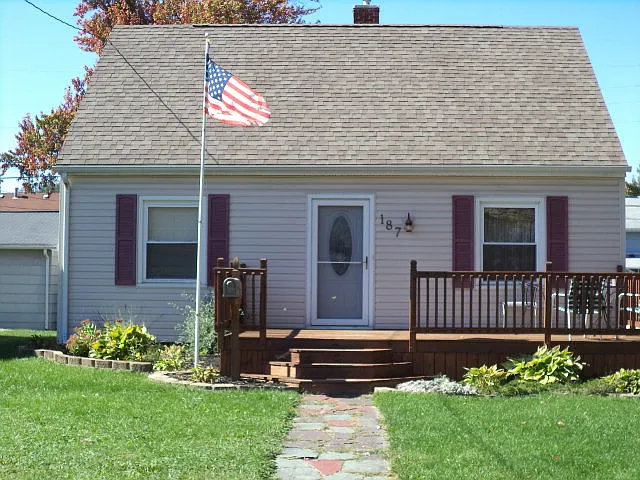 187 Johnson St photo 1