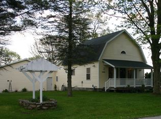 3562 Lakeview Dr, Suamico, WI 54173