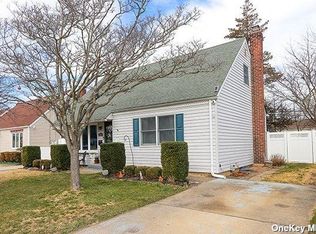 44 Audrey Ave, Plainview, NY 11803