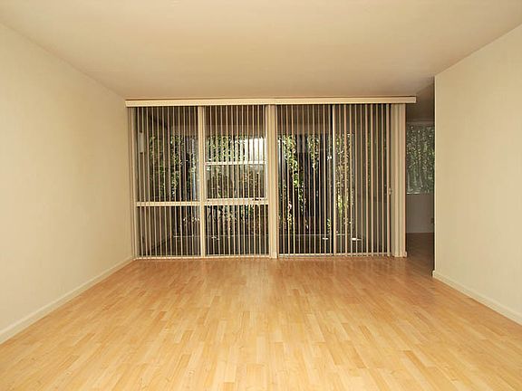 3rd image of 120 E Creek Dr APT 3A