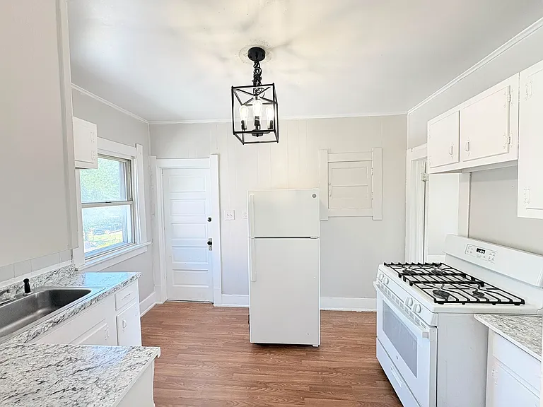 2722 N Erie St #2 — Photo 8