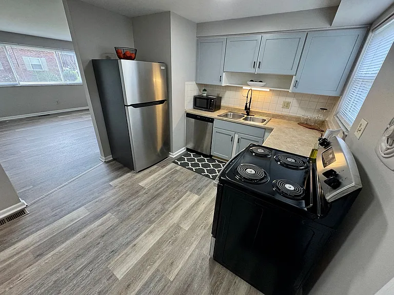 4944-4958 Arbor Village Drive — Photo 11