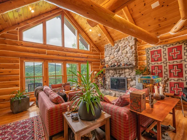 16 Upton Road, Dover, VT 05356