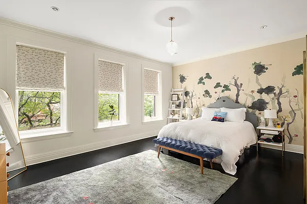 Sold by Modlin Group | media 18