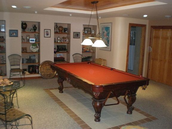 Family room/Pool table room