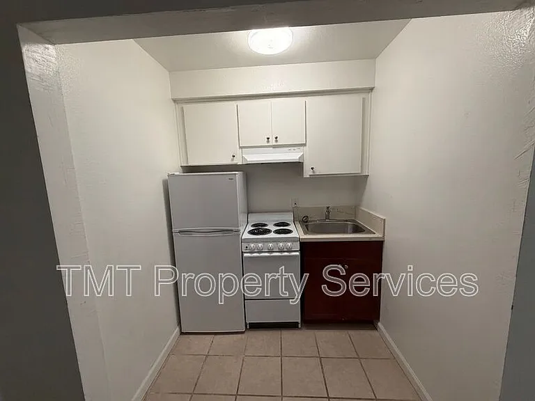 1816 F St #3 — Photo 10