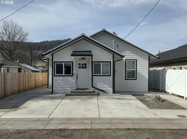 2812 N 4th St, La Grande, OR 97850