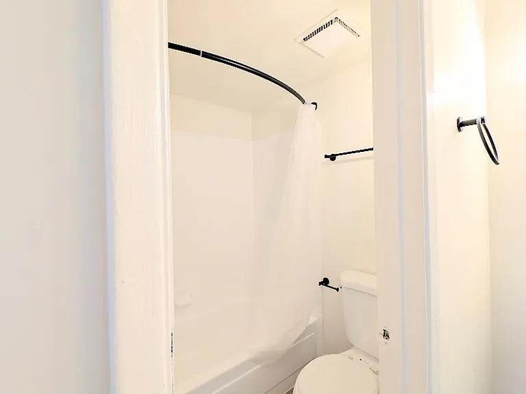 208 E Prince Rd — Photo 19