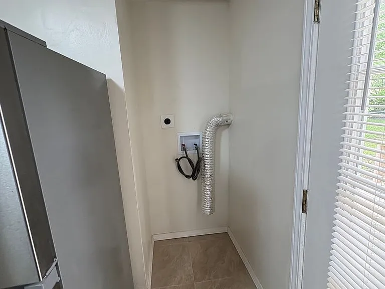 5517 Willow Ave — Photo 8