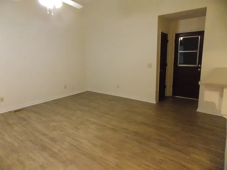 706 Plantation Dr — Photo 3
