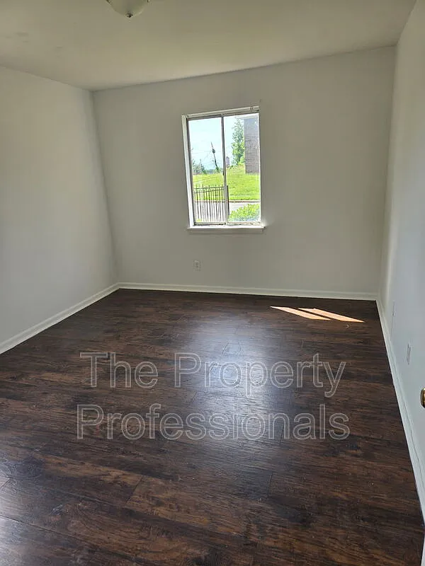 2 bed, 1.0 bath, $850 — Photo 3
