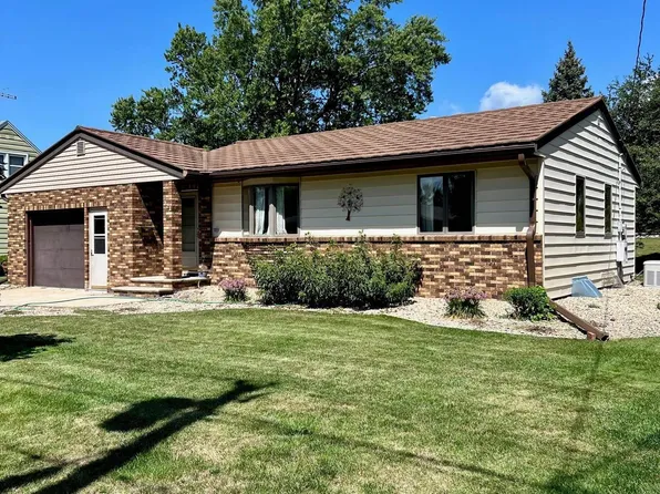 321 7th Ave NE, Clarion, IA 50525