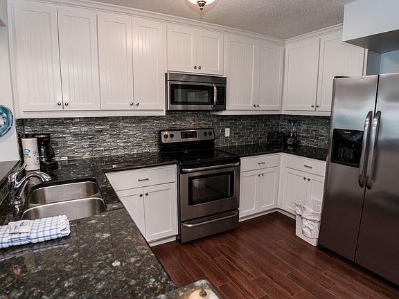 3rd image of 7205 Thomas Dr Unit D302