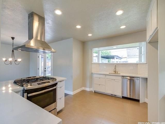 1st image of 1748 E Rosecrest Dr