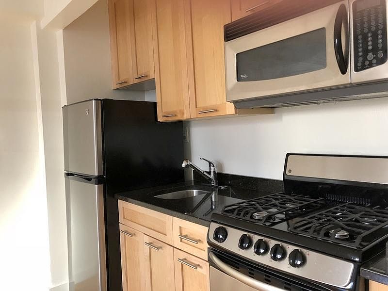 1st image of 236 E 36th St APT Le