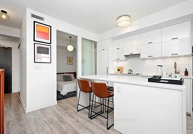 106 Dovercourt Rd #611 — Photo 7