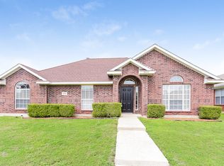 2219 W Thoroughbred Dr, Lancaster, TX 75146
