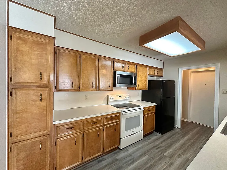 109 S Brook Dr — Photo 16